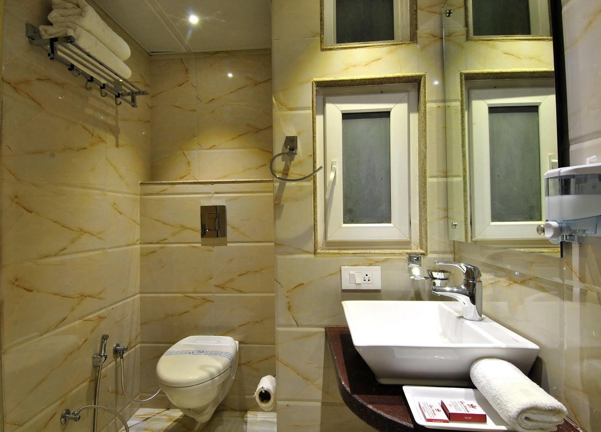 Hotel Sai Miracle - Luxury Living Nueva Delhi Exterior foto