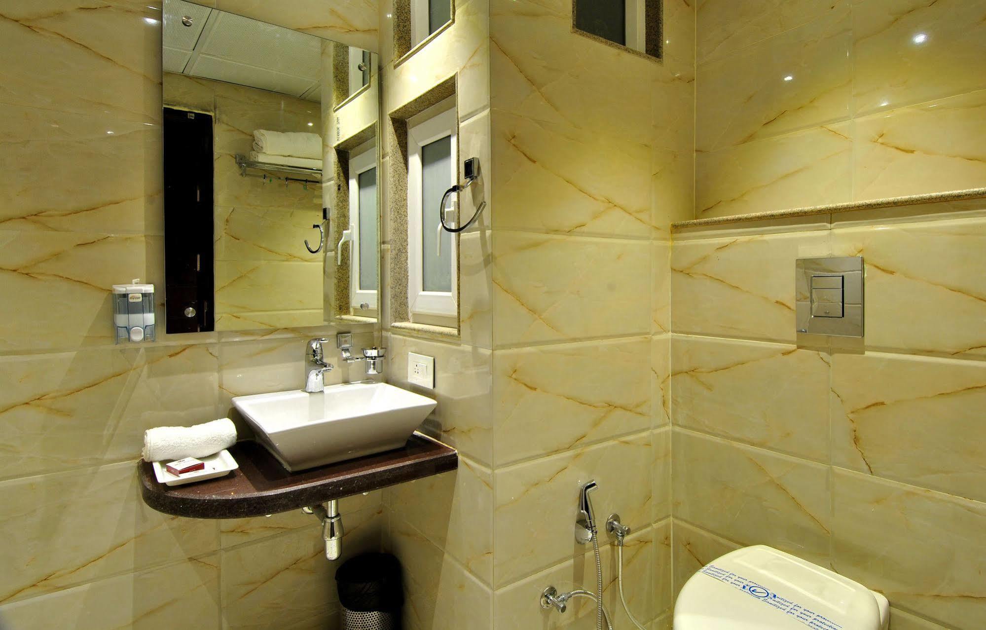 Hotel Sai Miracle - Luxury Living Nueva Delhi Exterior foto